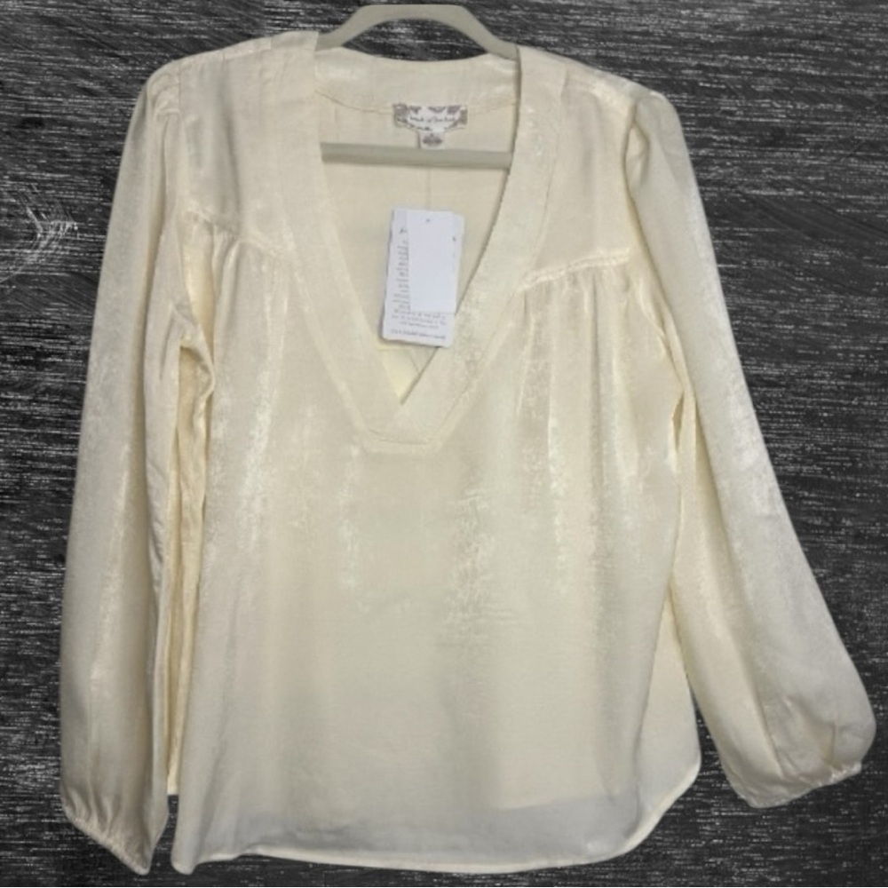 NWT B.O.G. CASH IVORY LONG SLEEVE TOP V-neck Pullover Blouse Size Medium